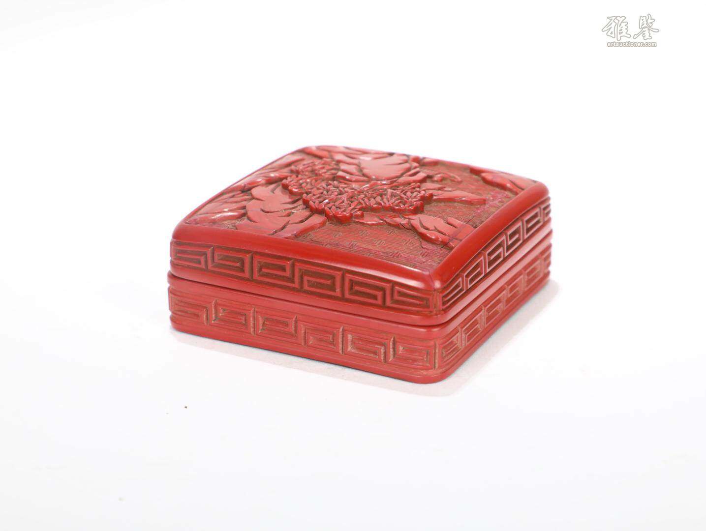 清 是閒款 剔紅香盒