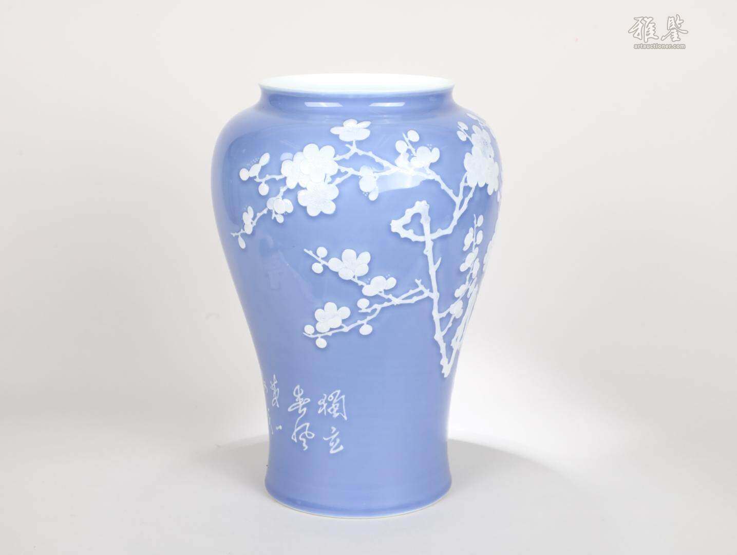鐘宜彬作釉下堆白花瓶